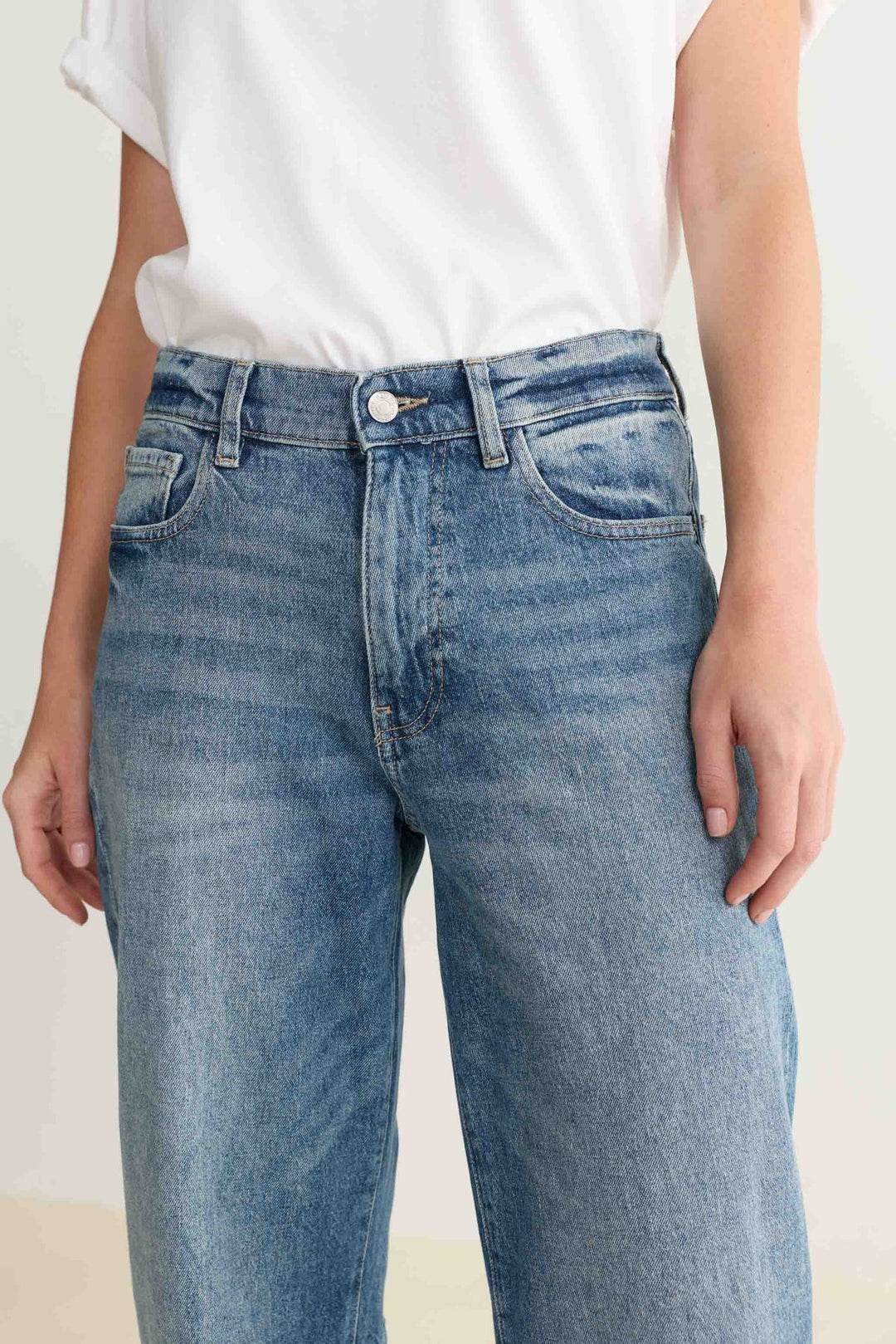 BNA Barrel Jeans